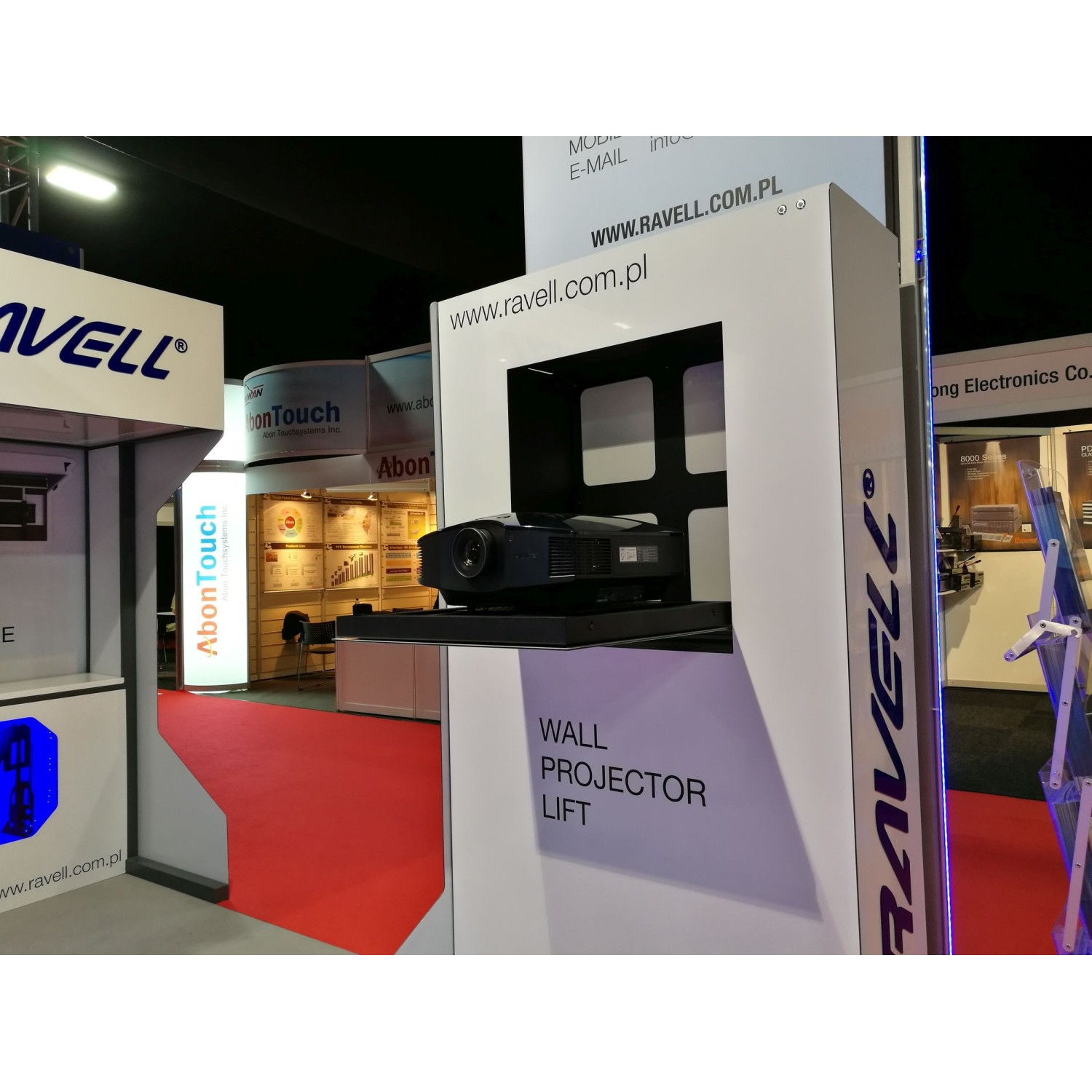 Winda ścienna do projektora RAVELL WSP-90