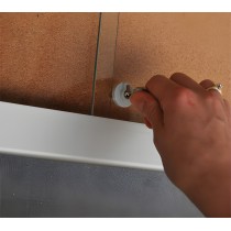 Gablota wewnętrzna 2x3 z przesuwanymi drzwiami model 1 8xA4 (138x68cm) - korkowa