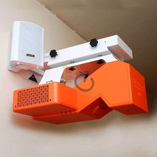 Krótkoogniskowy projektor Sanyo PLC-XE50 w super cenie!