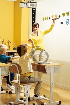 BenQ, projektory krótkoogniskowe do szkół. Jakość i dobra cena.