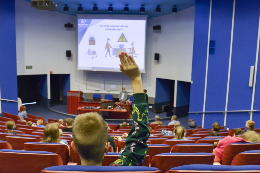 Ekrany projekcyjne - duże formaty - pełna personalizacja