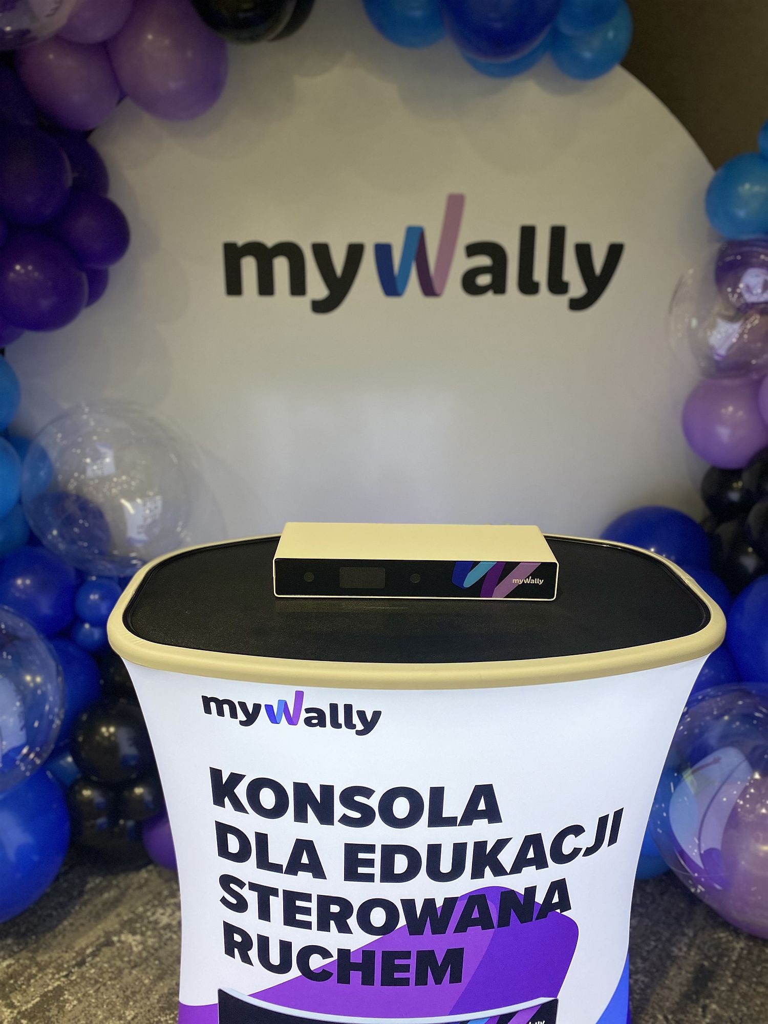 MyWally - konsola dla edukacj sterowana ruchem